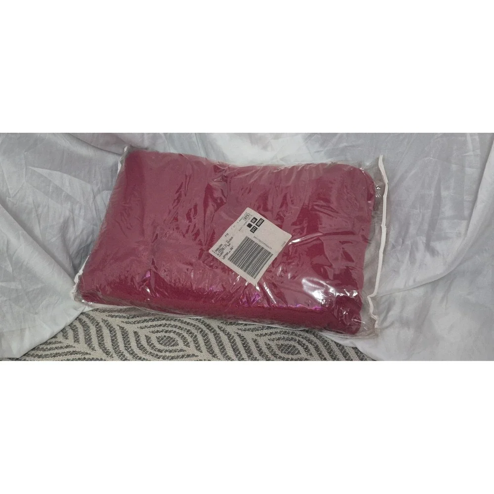 Red Fleece Blanket — Full/Queen Soft Plush Throw, New‎ in Package!